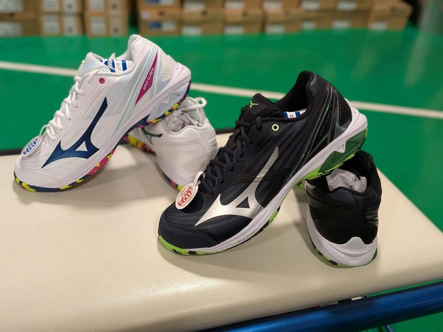 ミズノからバドミントンシューズ